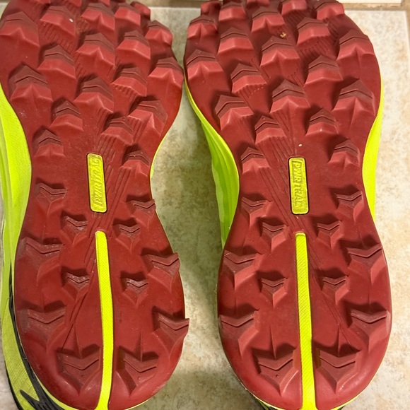 Men’s Saucony Athletic Shoes Yellow and Blue Slip-On Design - Picture 2 of 3